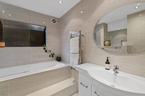 Photo of property in 2/946 Beach Road, Waiake, Auckland, 0630