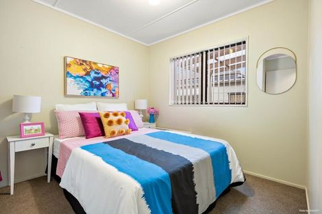 Photo of property in 46 Hobsonville Road, West Harbour, Auckland, 0618