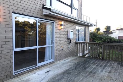 Photo of property in 817a East Coast Road, Northcross, Auckland, 0630