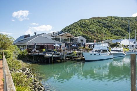 Photo of property in 44 Beach Road, Waikawa, Picton, 7220