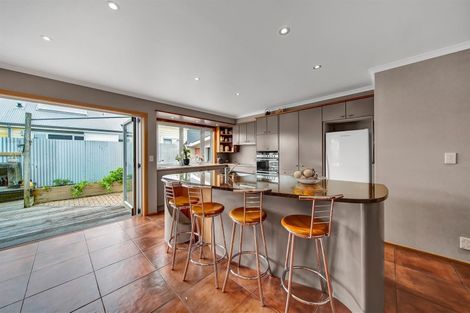 Photo of property in 15 Dives Avenue, Hawera, 4610