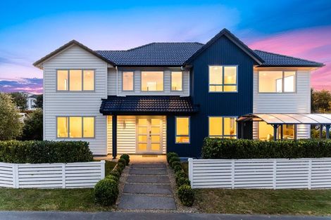 Photo of property in 17 Headland Drive, Long Bay, Auckland, 0630