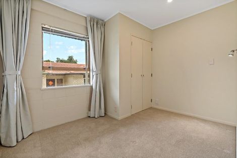 Photo of property in 18 Folkestone Street, Murrays Bay, Auckland, 0630