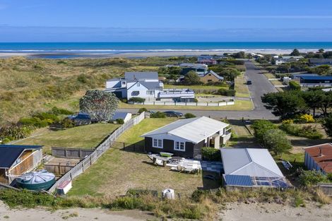 Photo of property in 60 Sarah Street, Waikawa Beach, Levin, 5573