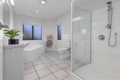 Photo of property in 2b Observatory Close, Whitby, Porirua, 5024
