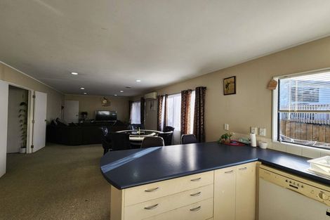 Photo of property in 9 Killygordon Place, Massey, Auckland, 0614