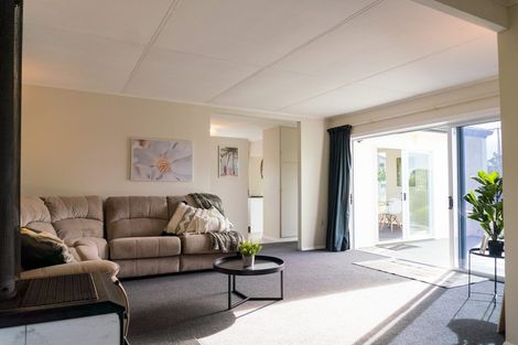 Photo of property in 31 Marine Parade South, Foxton Beach, Foxton, 4815