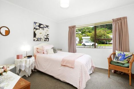 Photo of property in 16 Rossiter Street, Tawa, Wellington, 5028