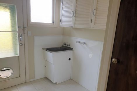 Photo of property in 2 Russleigh Drive, Dinsdale, Hamilton, 3204