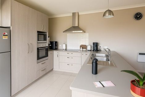 Photo of property in 16 Chalgrove Road, Huntington, Hamilton, 3210