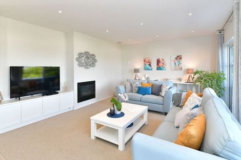 Photo of property in 69 De Luen Avenue, Tindalls Beach, Whangaparaoa, 0930