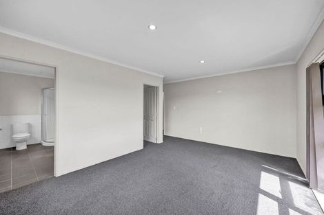 Photo of property in 8 County Drive, Hawera, 4610