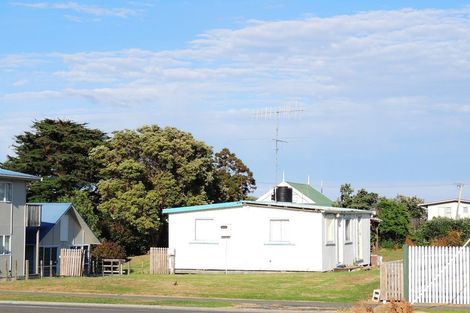 Photo of property in 138 Newcastle Street, Mahia, 4198
