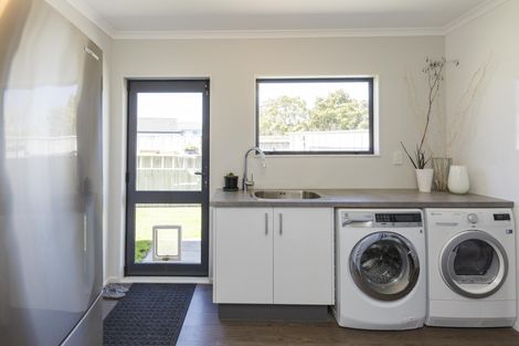 Photo of property in 32 Washington Parade, Milson, Palmerston North, 4414