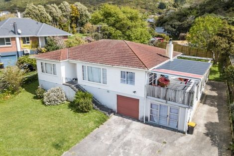 Photo of property in 4 Huia Street, Tawa, Wellington, 5028