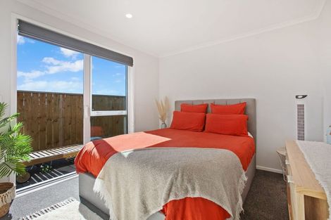 Photo of property in 9 Whata Street, Clarks Beach, 2122