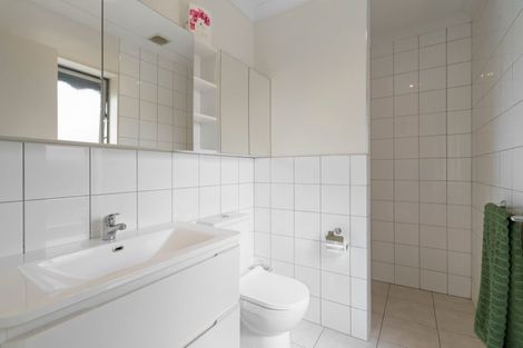 Photo of property in 16b Abergeldie Way, Cambridge, 3434