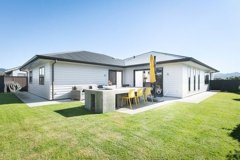 Photo of property in 21 Surfers Avenue, Waihi Beach, 3611