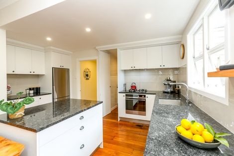 Photo of property in 204a Tukapa Street, Westown, New Plymouth, 4310