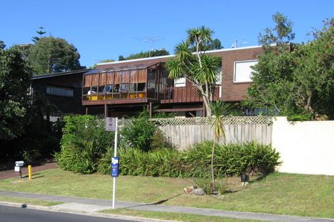 Photo of property in 19 Oaktree Avenue, Browns Bay, Auckland, 0630