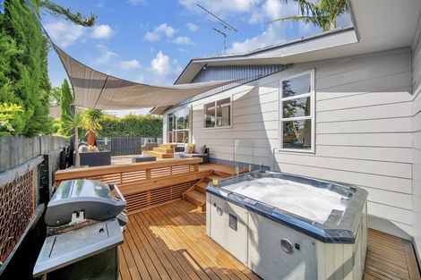 Photo of property in 23 Marvon Downs Avenue, Pakuranga Heights, Auckland, 2010