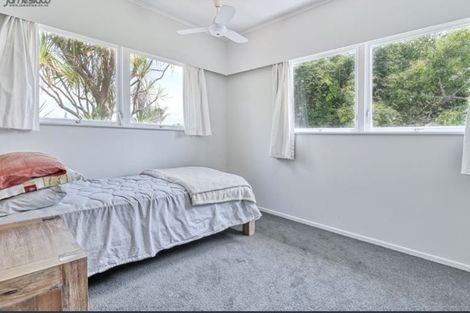 Photo of property in 140 Edmonton Road, Te Atatu South, Auckland, 0610