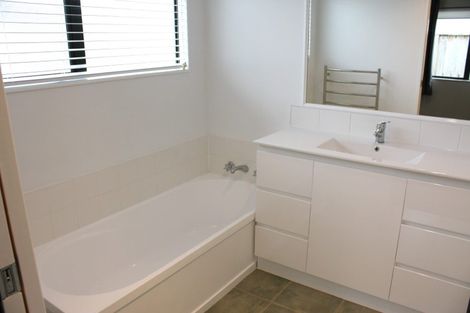 Photo of property in 2c Edmund Hillary Avenue, Papakura, 2110