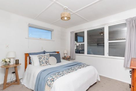 Photo of property in 33 Lynda Avenue, Paparangi, Wellington, 6037