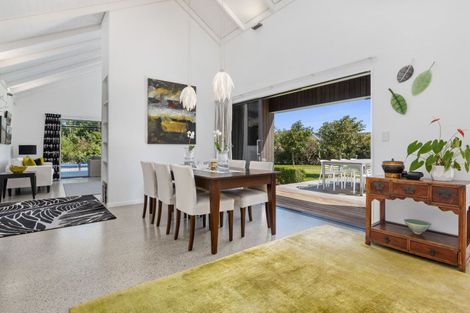 Photo of property in 102 Oxford Street, Martinborough, 5711