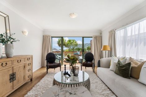 Photo of property in 9a Bradbury Road, Botany Downs, Auckland, 2010