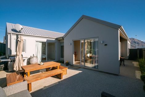 Photo of property in 3 Scurr Terrace, Wanaka, 9305
