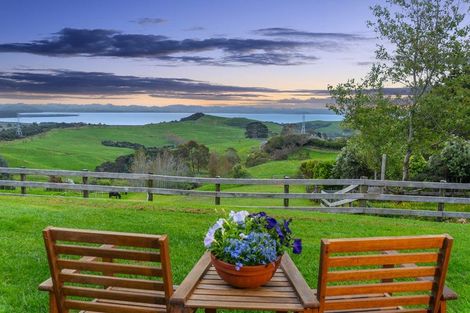 Photo of property in 215 Oyster Point Road, Kaukapakapa, Warkworth, 0984