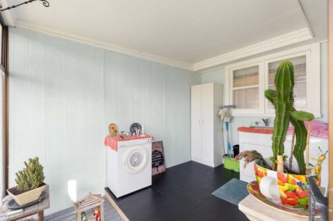 Photo of property in 15 Bull Street, Bulls, 4818