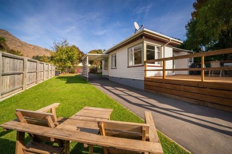 Photo of property in 32 Martindales Road, Heathcote Valley, Christchurch, 8022