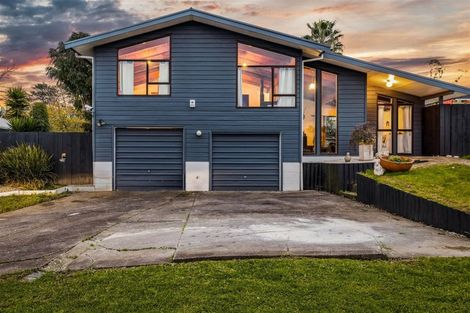 Photo of property in 13 Moxham Grove, Massey, Auckland, 0614