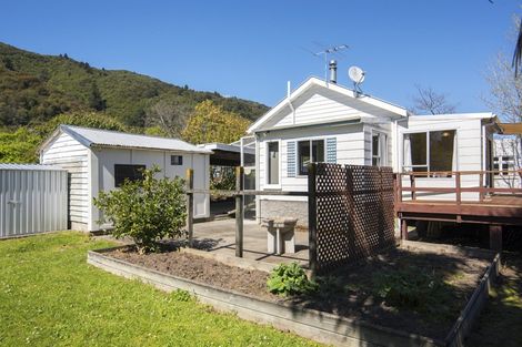 Photo of property in 4 Sussex Street, Picton, 7220