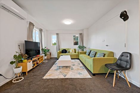 Photo of property in 52 Corricvale Way, Northcross, Auckland, 0630