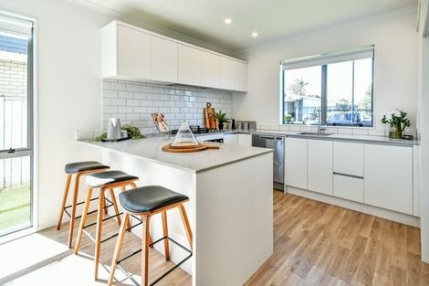 Photo of property in 9 Waituarua Drive, Takanini, 2112