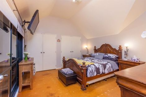 Photo of property in 90d Atkinson Road, Titirangi, Auckland, 0604