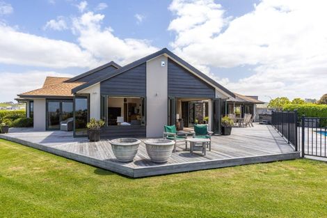 Photo of property in 115 Grand Drive, Orewa, 0931