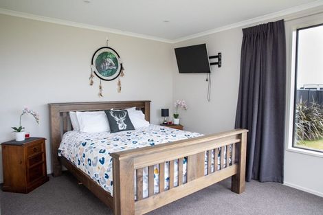 Photo of property in 12 Tui Place, Edendale, Wyndham, 9893