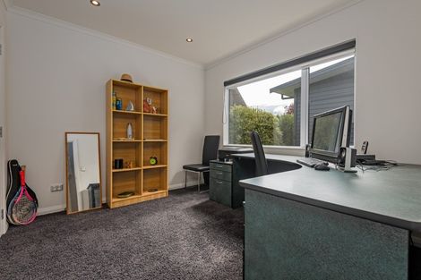 Photo of property in 4 D'urville Place, Kelvin Grove, Palmerston North, 4414