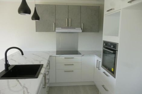 Photo of property in 5n The Esplanade, Eastern Beach, Auckland, 2012