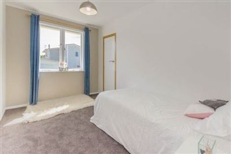 Photo of property in 8 Brazier Grove, Paraparaumu, 5032