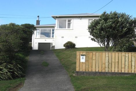 Photo of property in 38 Kenmore Street, Newlands, Wellington, 6037