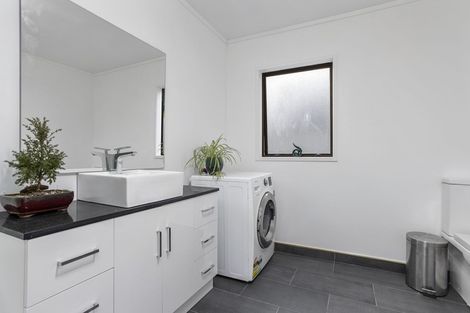 Photo of property in 2/151b Wallace Road, Mangere Bridge, Auckland, 2022