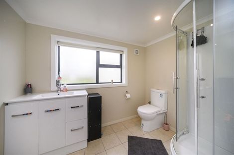 Photo of property in 4 Waicola Drive, Fitzherbert, Palmerston North, 4471