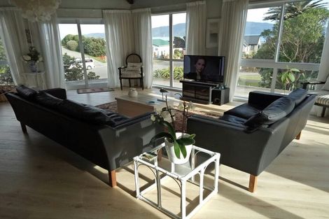 Photo of property in 9 Waiheke Street, Waikanae Beach, Waikanae, 5036