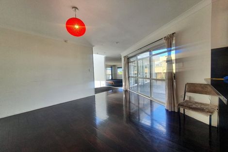 Photo of property in 18 Belleaire Court, West Harbour, Auckland, 0618