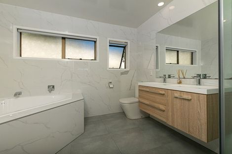 Photo of property in 2/22 Beulah Avenue, Rothesay Bay, Auckland, 0630